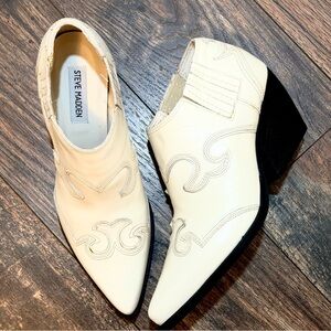 Steve Madden Waze leather western boots in off white color size 8